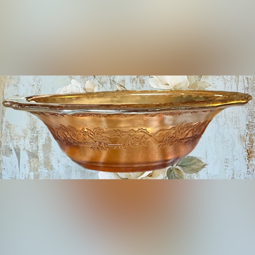 Federal Glass Ledged Serving/Berry Bowl in iridescent marigold
